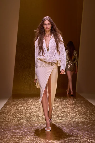 Look 17